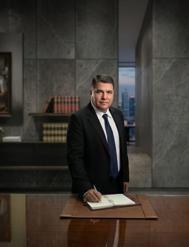 Dr. Rolando Arévalo